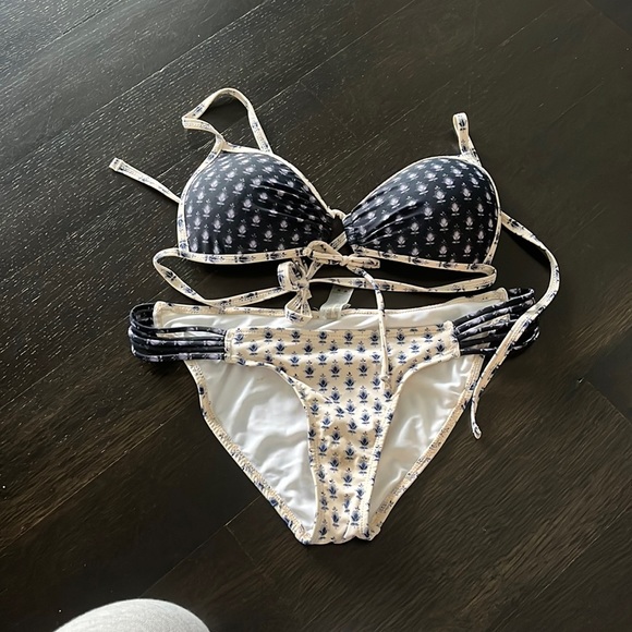 Simons bathing suit. - Picture 1 of 2